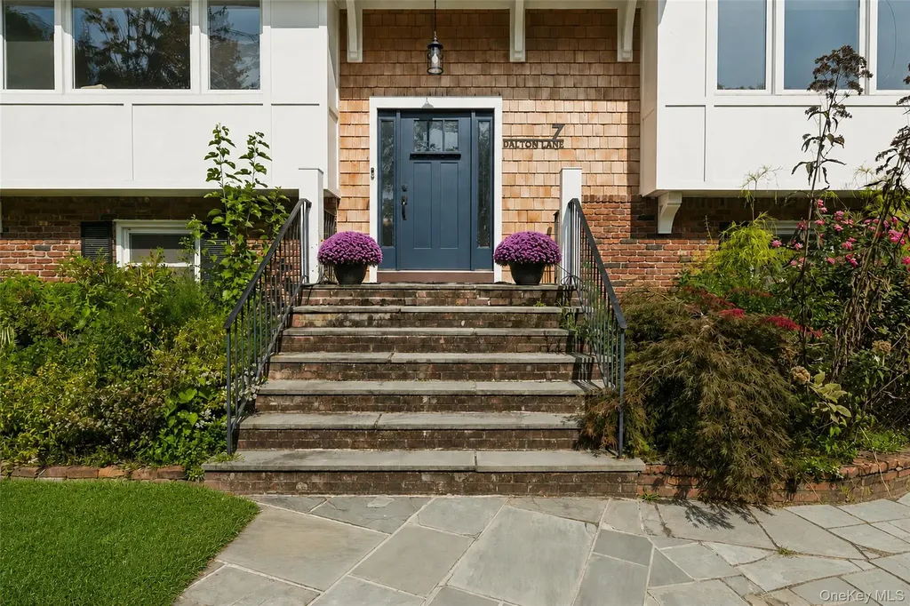 7 Dalton Lane East Northport NY 11731