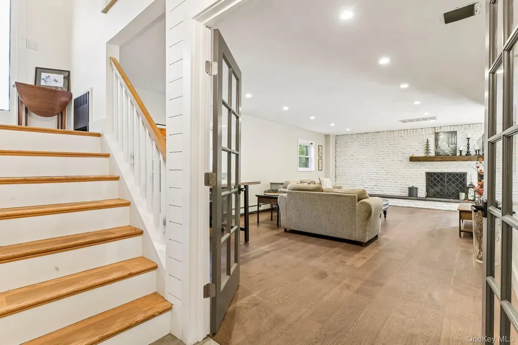 7 Dalton Lane East Northport NY 11731