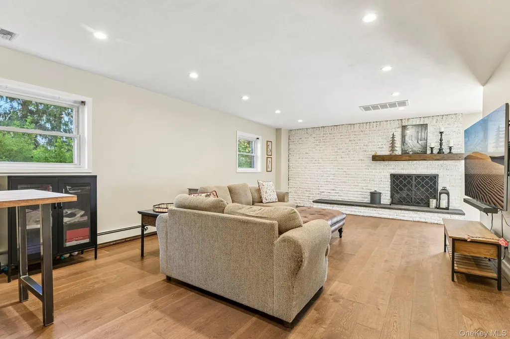 7 Dalton Lane East Northport NY 11731