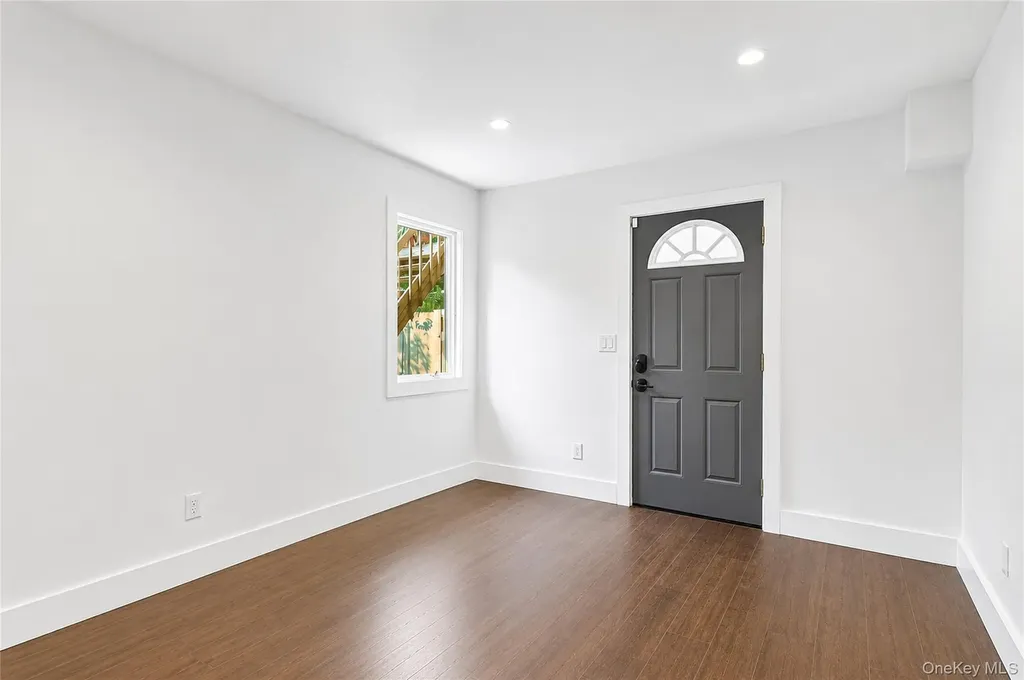 7 Dalton Lane East Northport NY 11731
