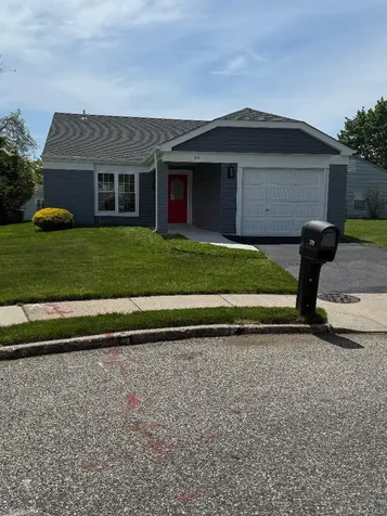 379 Larchmont Court Ridge NY 11961