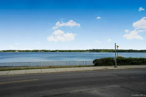 899 Harbor View Road Oyster Bay NY 11771