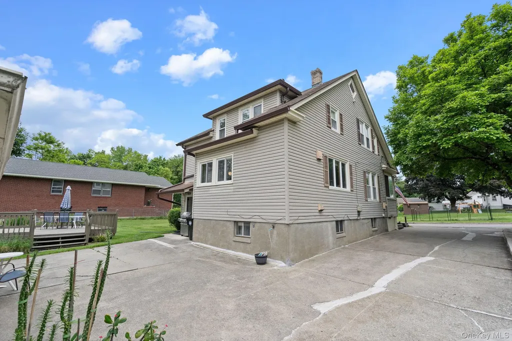 8 Beekman Street Poughkeepsie NY 12601