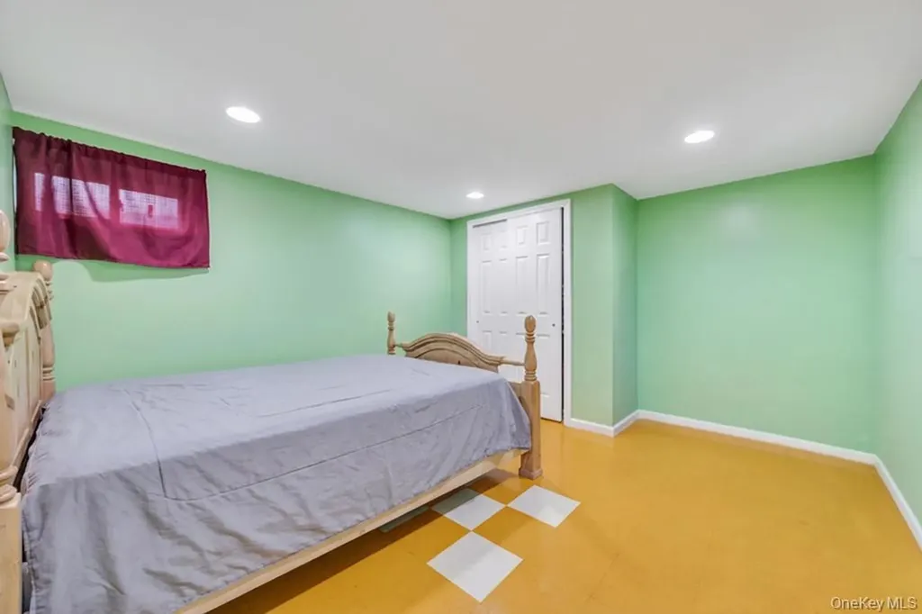 48 Liberty Avenue Mineola NY 11501