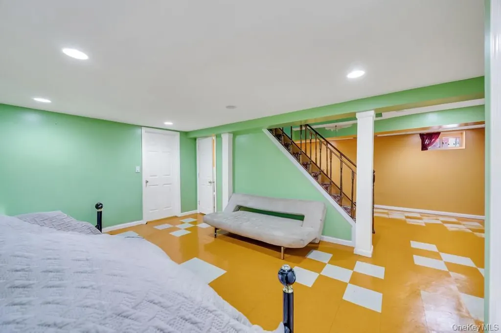 48 Liberty Avenue Mineola NY 11501