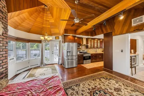 11 Edgewood Drive Hicksville NY 11801