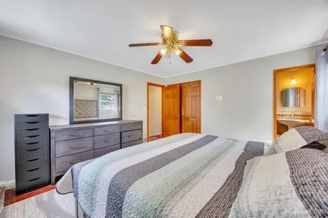 11 Edgewood Drive Hicksville NY 11801
