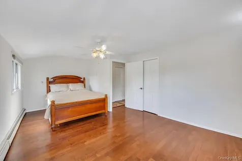 11 Edgewood Drive Hicksville NY 11801