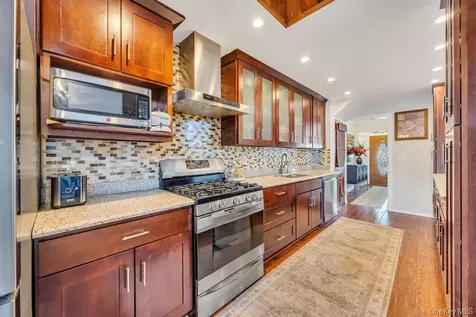 11 Edgewood Drive Hicksville NY 11801