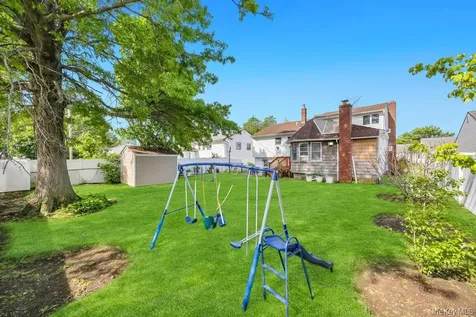 11 Edgewood Drive Hicksville NY 11801