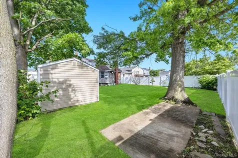11 Edgewood Drive Hicksville NY 11801