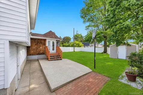 11 Edgewood Drive Hicksville NY 11801