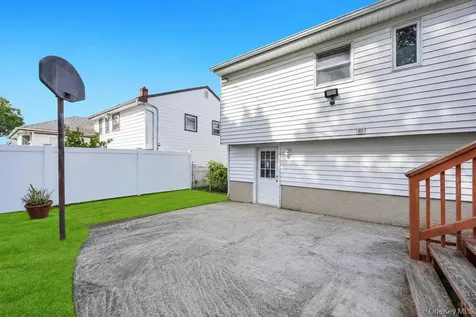 11 Edgewood Drive Hicksville NY 11801