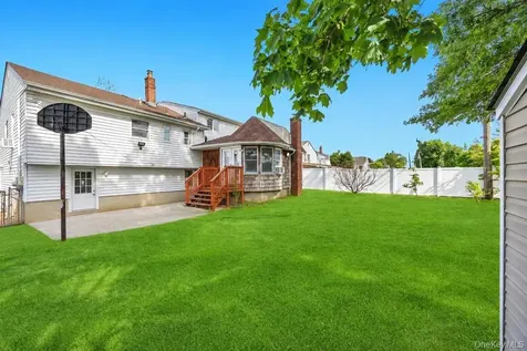 11 Edgewood Drive Hicksville NY 11801