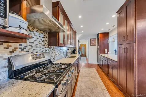 11 Edgewood Drive Hicksville NY 11801