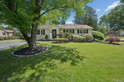 2 Debra Lee Court West Nyack NY 10994