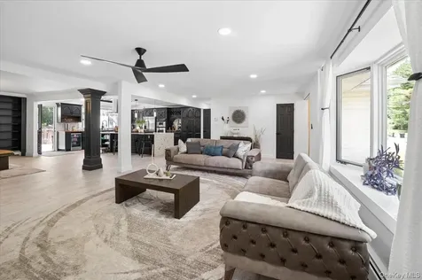 2 Debra Lee Court West Nyack NY 10994