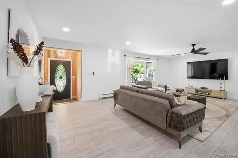 2 Debra Lee Court West Nyack NY 10994