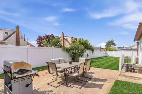 21 Robert Avenue Massapequa NY 11758