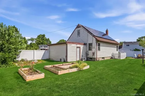 21 Robert Avenue Massapequa NY 11758