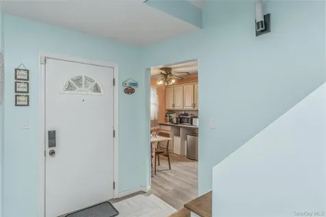 21 Robert Avenue Massapequa NY 11758