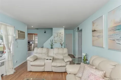 21 Robert Avenue Massapequa NY 11758