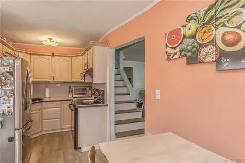 21 Robert Avenue Massapequa NY 11758