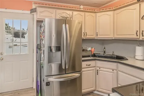 21 Robert Avenue Massapequa NY 11758