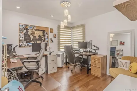 21 Robert Avenue Massapequa NY 11758