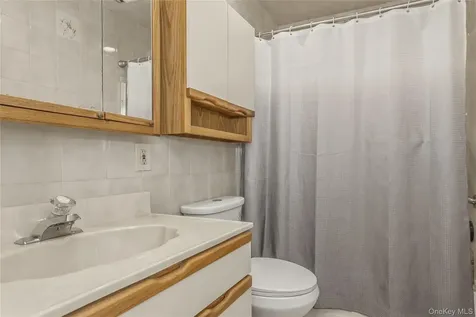 21 Robert Avenue Massapequa NY 11758