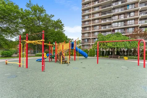 152-18 Union Turnpike Flushing NY 11367