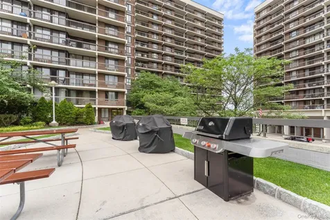 152-18 Union Turnpike Flushing NY 11367