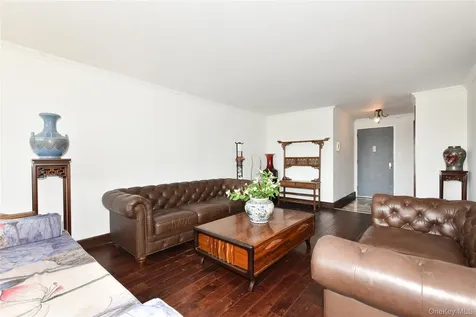 152-18 Union Turnpike Flushing NY 11367