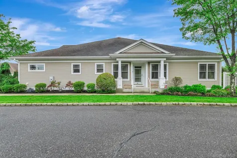 45 Oak Run Stony Brook NY 11790