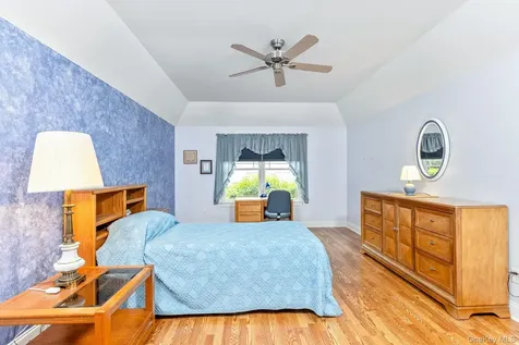 45 Oak Run Stony Brook NY 11790