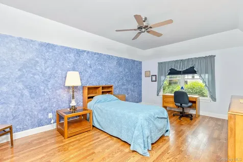 45 Oak Run Stony Brook NY 11790