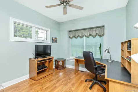 45 Oak Run Stony Brook NY 11790
