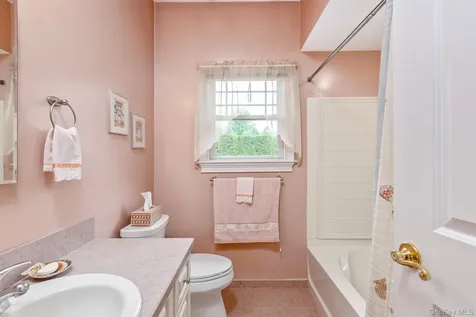 45 Oak Run Stony Brook NY 11790
