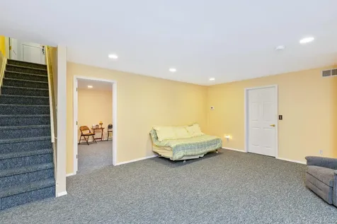 45 Oak Run Stony Brook NY 11790