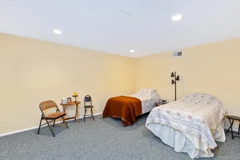 45 Oak Run Stony Brook NY 11790