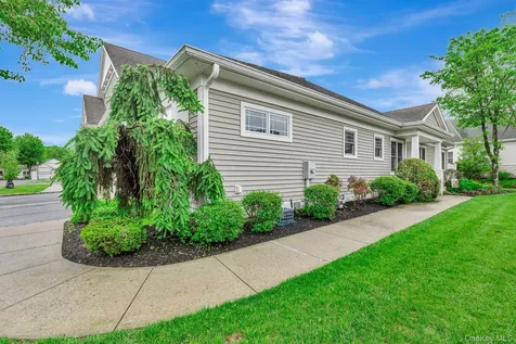 45 Oak Run Stony Brook NY 11790