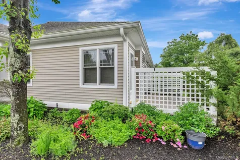 45 Oak Run Stony Brook NY 11790