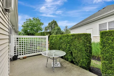 45 Oak Run Stony Brook NY 11790