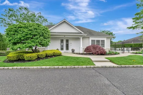 45 Oak Run Stony Brook NY 11790