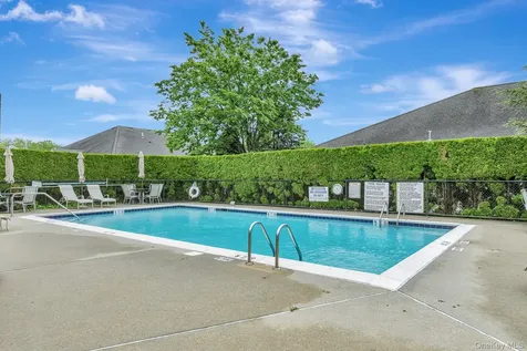45 Oak Run Stony Brook NY 11790