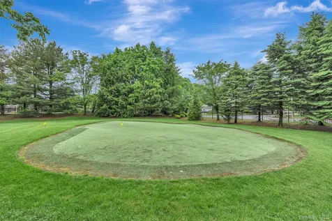 45 Oak Run Stony Brook NY 11790