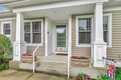 45 Oak Run Stony Brook NY 11790