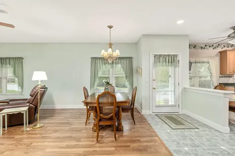 45 Oak Run Stony Brook NY 11790