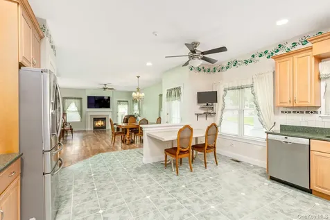 45 Oak Run Stony Brook NY 11790