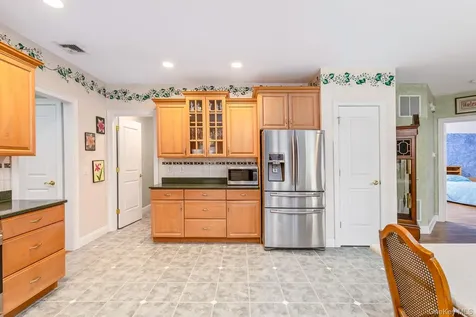 45 Oak Run Stony Brook NY 11790